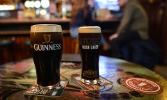  Irish pubs reopen as end of lockdown nears 
