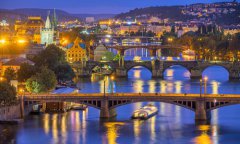  Czechs mark lifting of pandemic restrictions with bridge dinner 