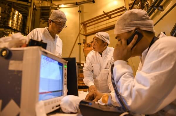 Behind the city lights: the maintenance team in charge of fuel assemblies replacement in Dayawan Nuclear Power Plant in Shenzhen