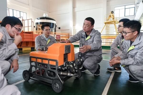 Behind the city lights: the maintenance team in charge of fuel assemblies replacement in Dayawan Nuclear Power Plant in Shenzhen