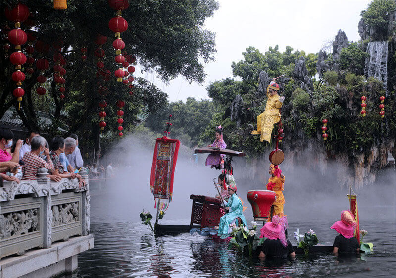People enjoy National Day holiday across Guangdong