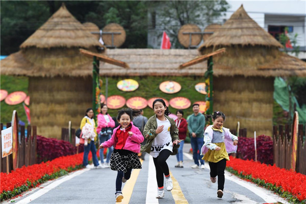  Strong tourism recovery seen during 8-day holiday