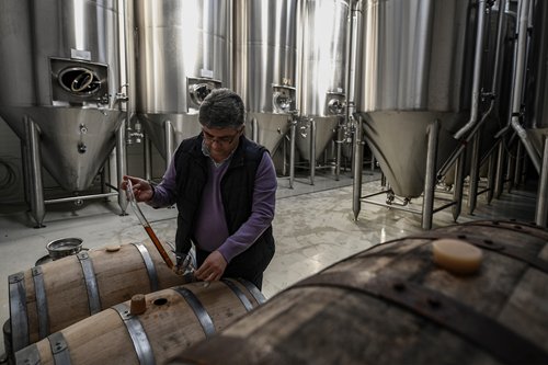  Bucking the crisis, Greek microbreweries bubble to the fore 