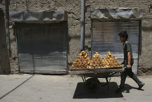  UAE expats taste Ramadan traditional sweets, sense of home 