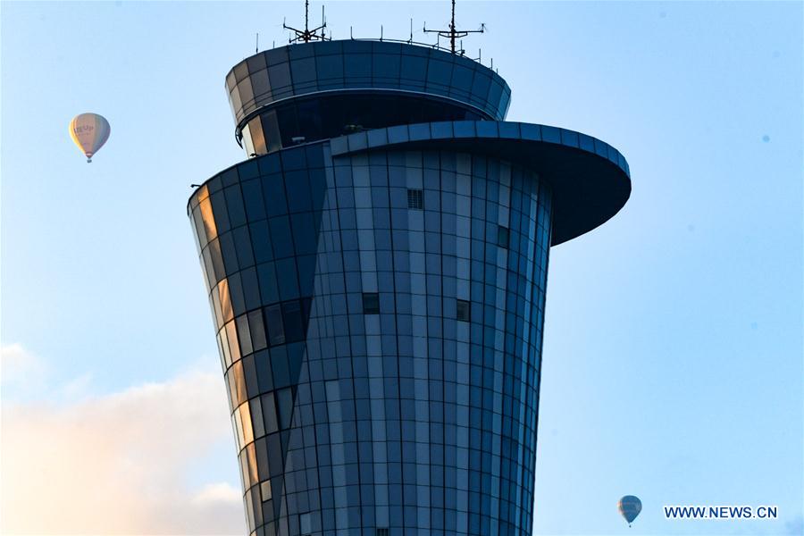 Hot air balloons take off for 1st time from Israel