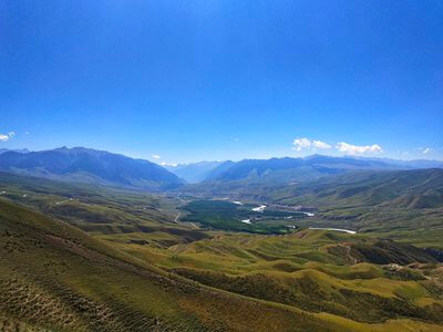  Exploring the beautiful landscapes of Xinjiang Uyghur Autonomous Region 