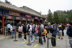 China records 121 mln passenger trips during May Day holiday travel rush