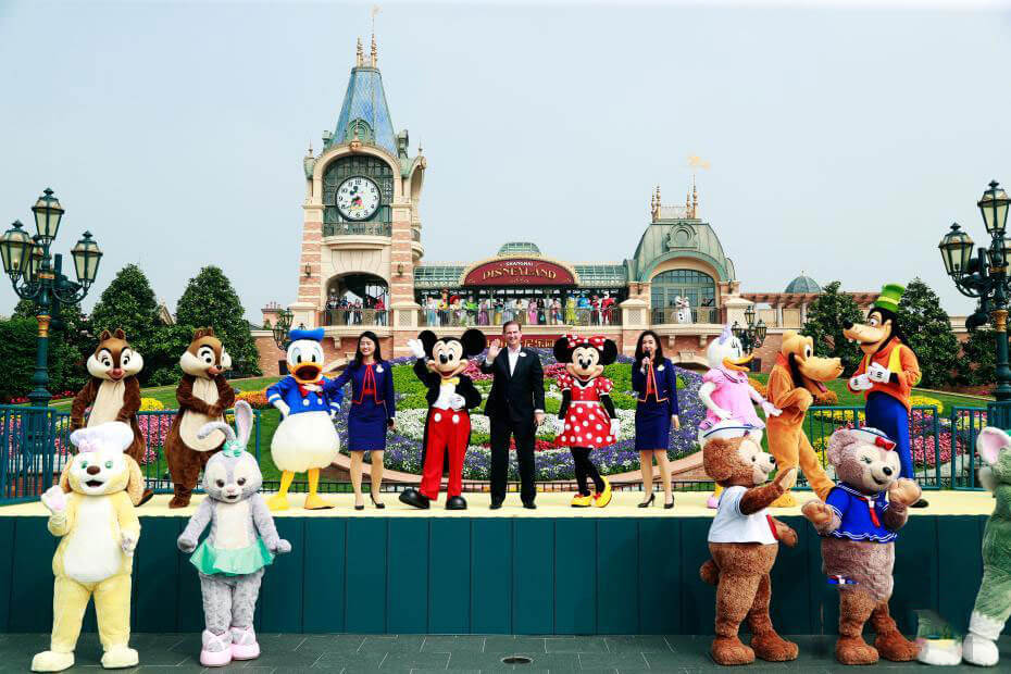 Female tourist on first day of Shanghai Disneyland reopening: Princess can go home again