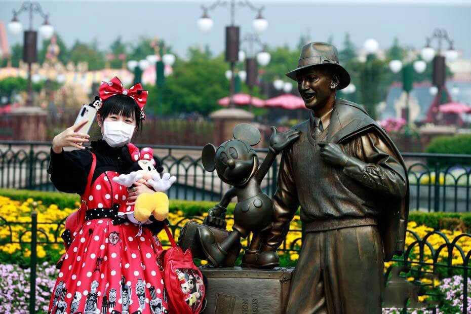 Female tourist on first day of Shanghai Disneyland reopening: Princess can go home again
