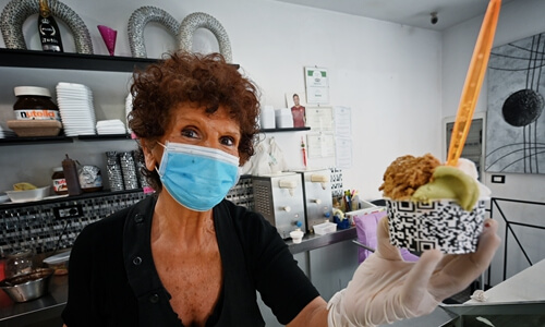  Italians celebrate lockdown’s end with ice cream 