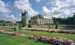  Timid reopening for France’s Loire Valley chateaus 