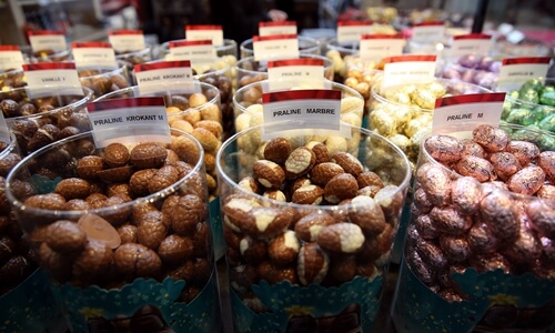  Palestinian woman makes special chocolate with local herbs 