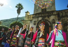  Shangri-La Tibetan village enjoys the holidays with harmony 