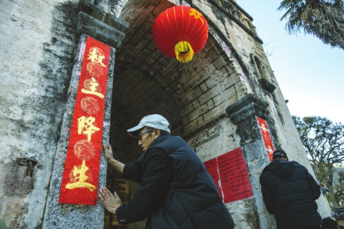  Shangri-La Tibetan village enjoys the holidays with harmony 