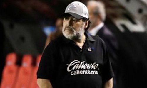  Maradona undergoes successful brain surgery on blood clot 