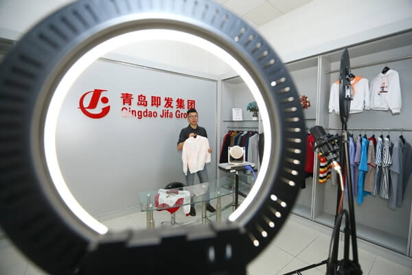 Curtain lifts on 10-day Canton Fair