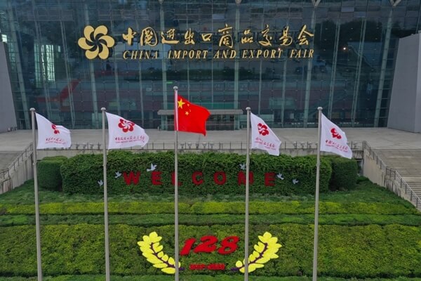  Curtain lifts on 10-day Canton Fair
