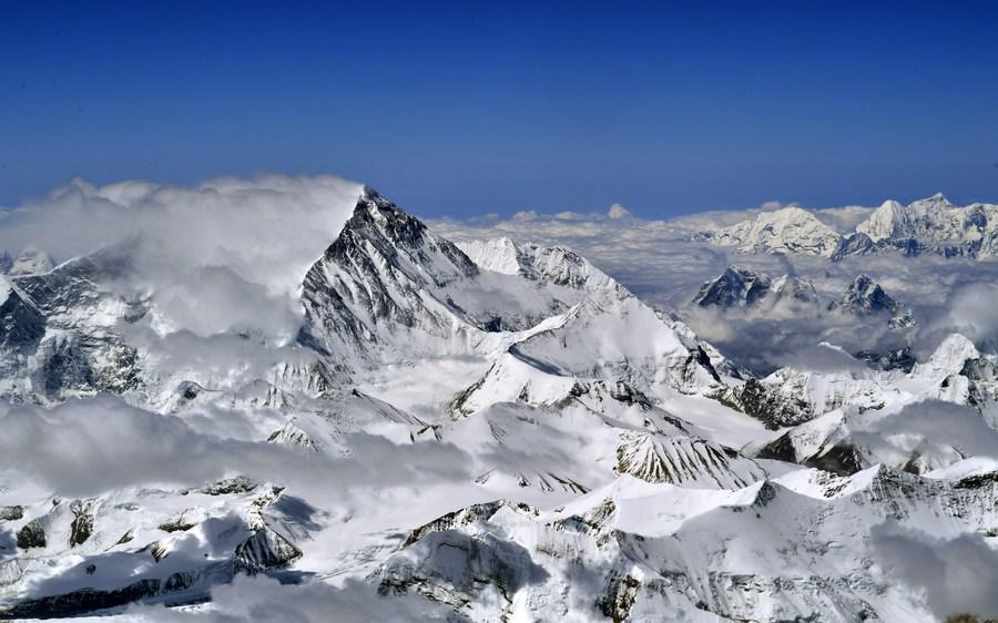 8,848.86 meters -- China, Nepal jointly announce new height of Mt. Qomolangma