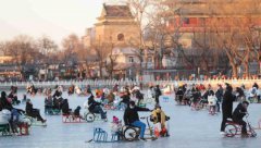  Beijingers warm to ice skating