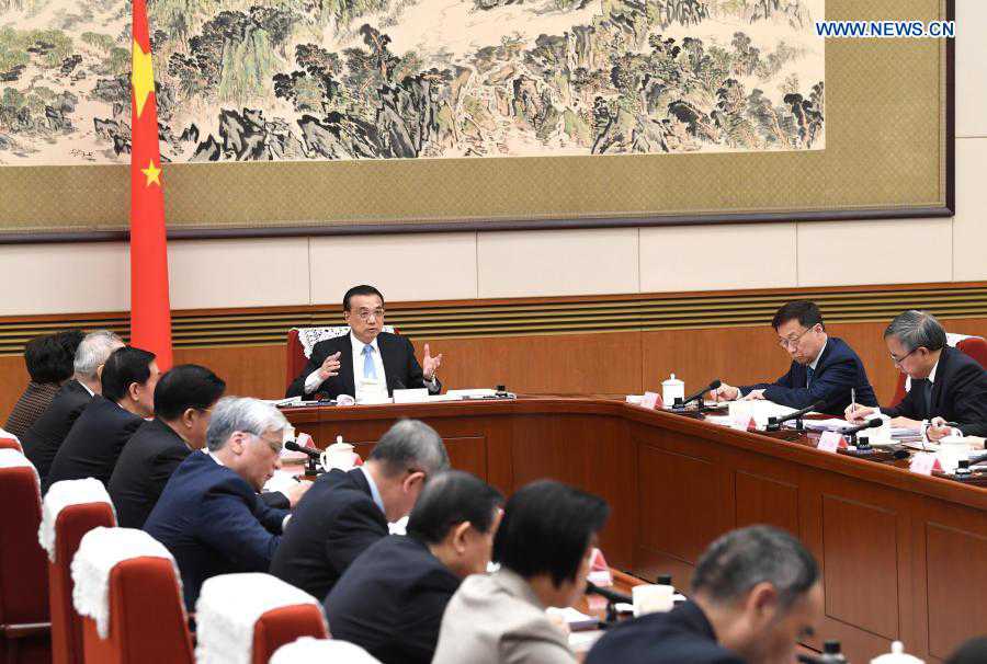 Chinese premier chairs symposium to solicit opinions on draft gov