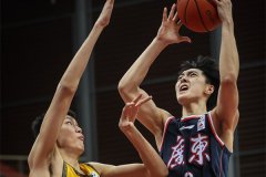  Guangdong thrashes Jiangsu for 10th straight win in CBA