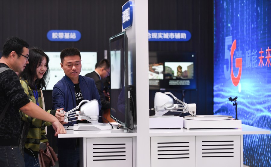 China has nearly 1 bln internet users