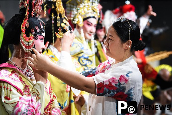  Guangdong artist creates unique house of wax