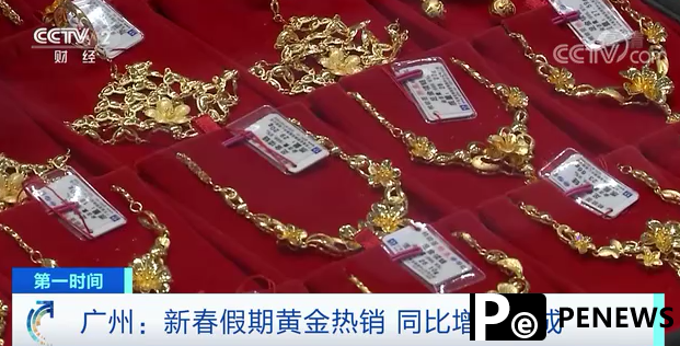 Sales of gold jewelry boom during Spring Festival holiday