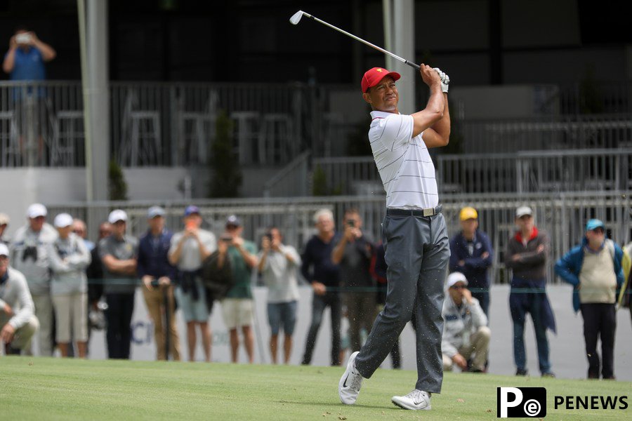 Tiger Woods awake, responsive from emergency surgery after car accident