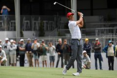 Tiger Woods awake, responsive from emergency surgery after car accident