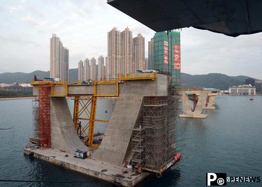 Double-arch steel bridge for Cross Bay Link in Hong Kong erected