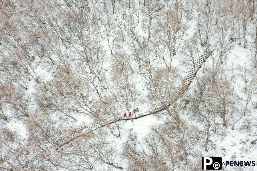 Snow covers Sumu Mountain in north China