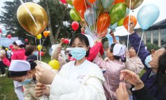 One year after outbreak, medics from around the country return to Wuhan to enjoy cherry blossoms