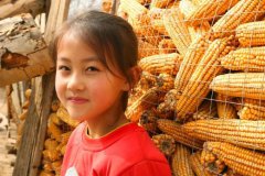 ‘Smiling girl’ makes poverty alleviation efforts in her hometown known by more
