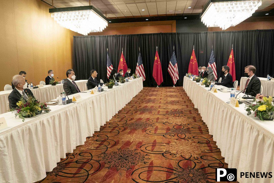 China, U.S. hold candid, constructive dialogue, keeping door open to further communication