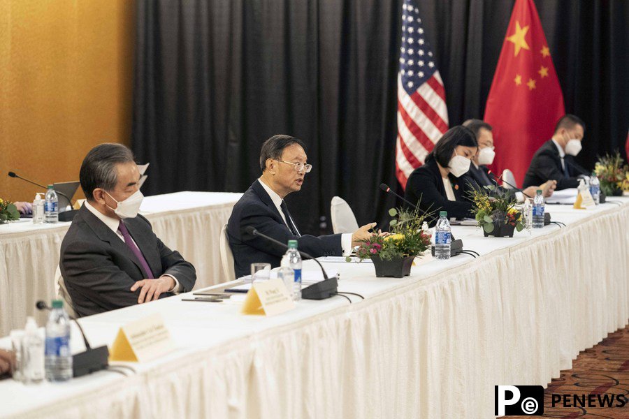 China, U.S. hold candid, constructive dialogue, keeping door open to further communication