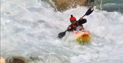 Chinese whitewater kayakers have run Class-V Laojun Rapid, paying tribute to Jinsha River
