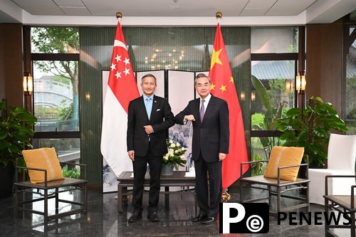  Envoys reach consensus on growth, peace