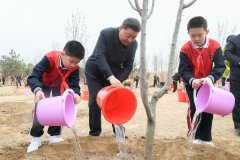 Xi leads China's green development
