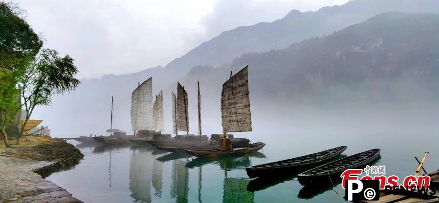 Scenery of Xiling Gorge amid the misty rain