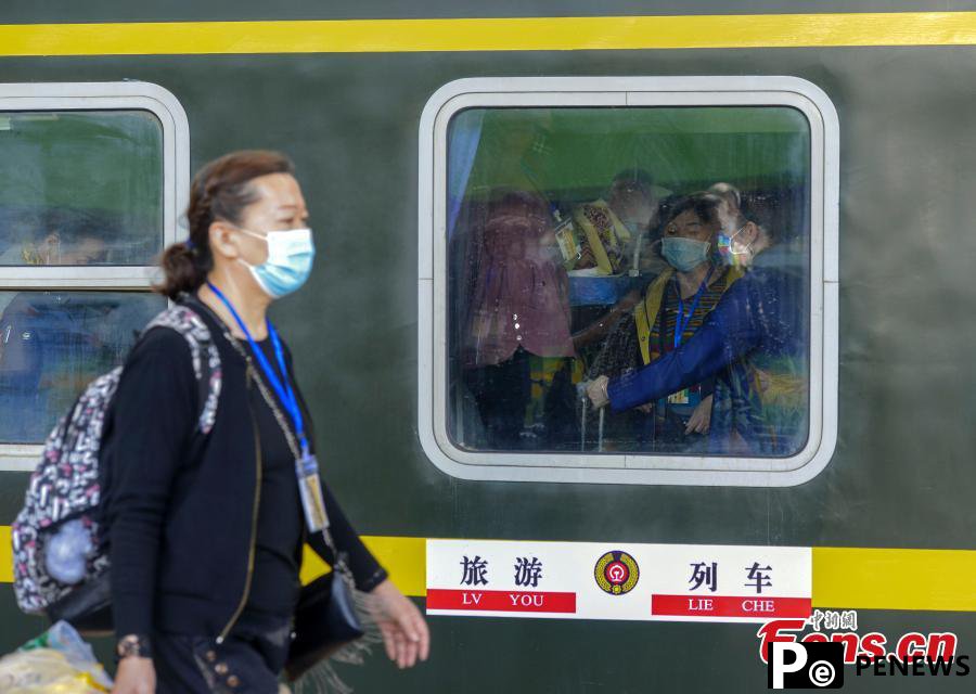 Xinjiang launches its first tourist train in 2021