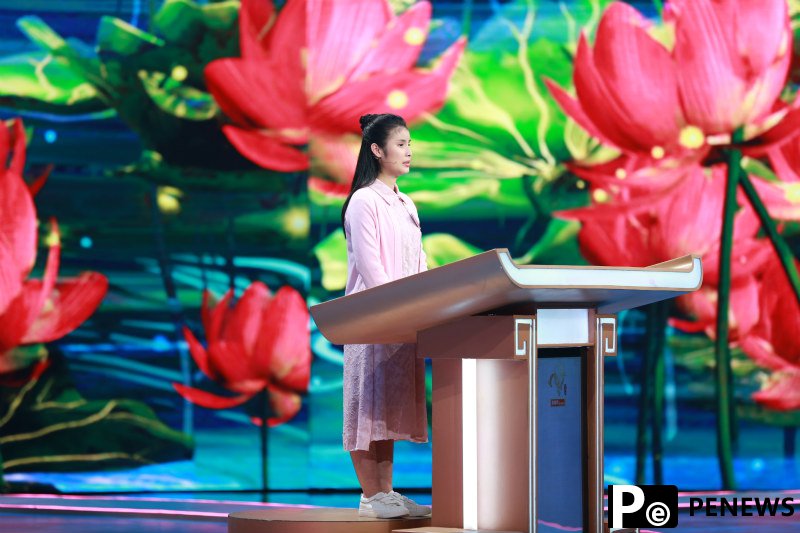 Visually impaired girl amazes TV audiences with her rich reserve of ancient Chinese poems