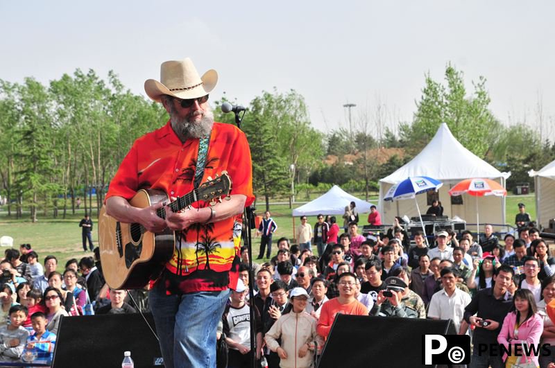 American singer Mark Levine: singing my China stories to the world