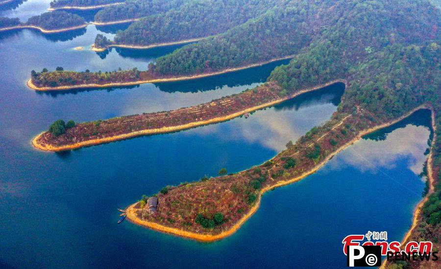 Early winter scenery of Qiandao Lake