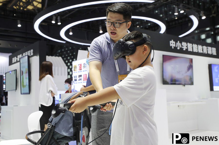 Contracts worth nearly 11 bln USD signed at VR conference in east China