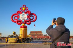 Winter Olympics landmark unveiled at Tiananmen Square