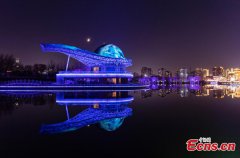 Colorful lights add charm to Beijing