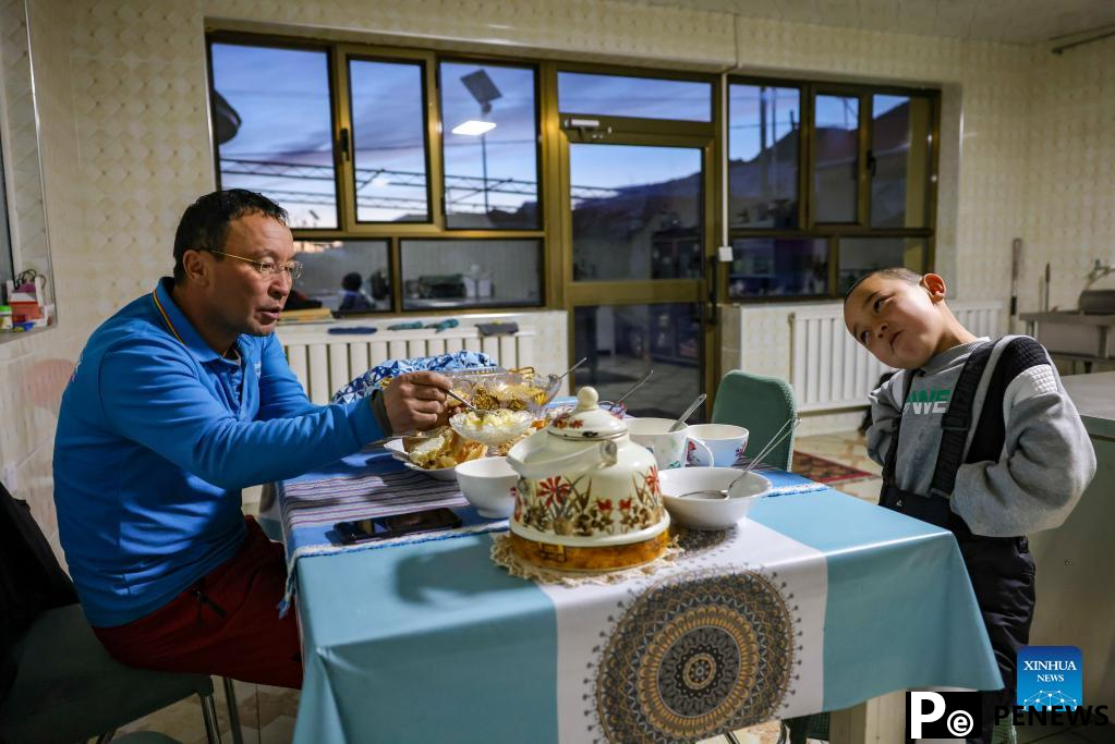 Pic story: captain of ski patrol team in China