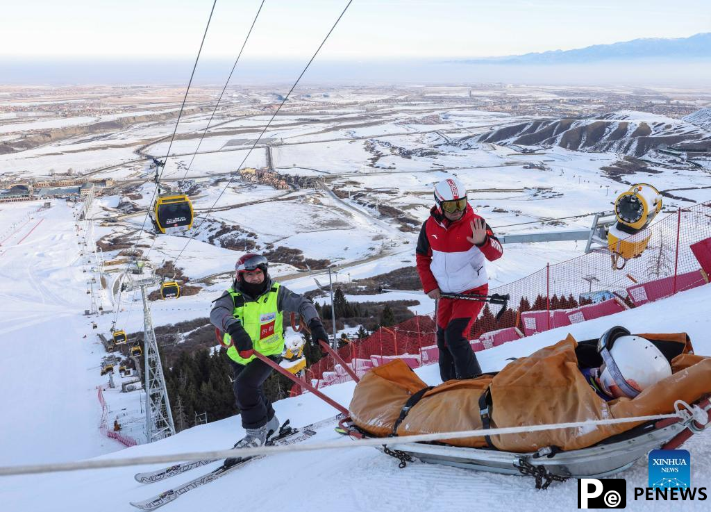 Pic story: captain of ski patrol team in China