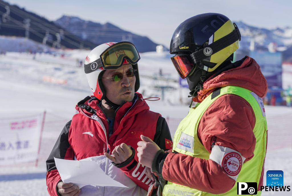 Pic story: captain of ski patrol team in China